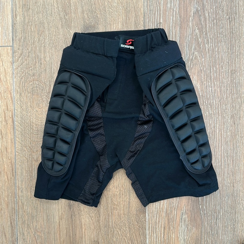 Soared protective hip/ butt shorts. Size M.